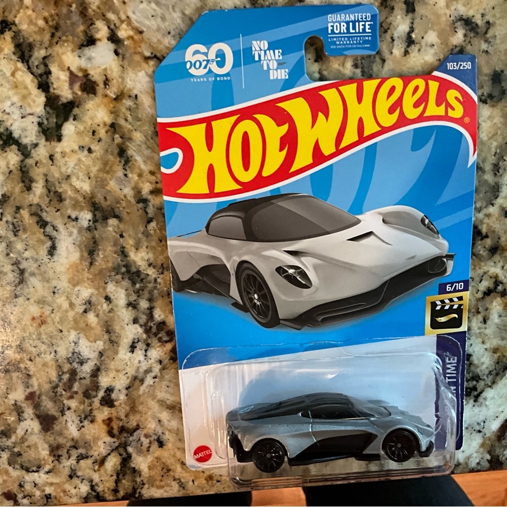 NWT-2021 Hot Wheels - No Time To Die 007 - ASTRON MARTIN VALHALLA CONCEPT (6/10)